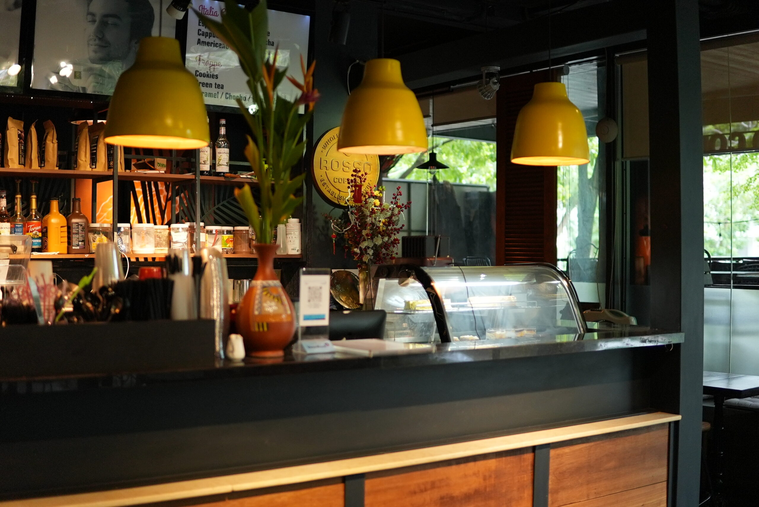 ROSSO COFFEE & JUICE -QUÁN CÀ PHÊ KHÔNG GIAN ĐẸP, CHẤT VÀ CHILL GIỮA LÒNG QUẬN 7